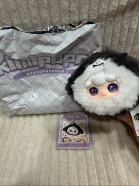 REBEL SHARK- Kimipapa V1 Plush Animal Series. New. Verified. No box w/card & bag